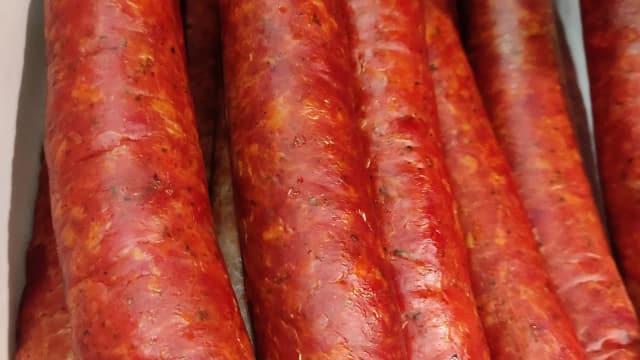 Tradycyjna kiełbasa dziadka Tadka – sekrety smaku i przygotowania Tradycyjna kiełbasa dziadka Tadka – sekrety smaku i przygotowania