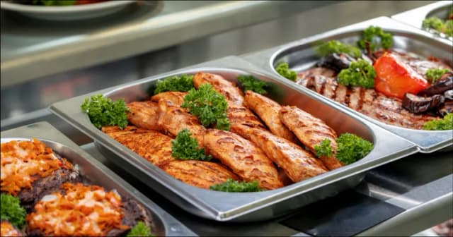 Ile kosztuje catering na komunie? Sprawdź ceny i opcje menu Ile kosztuje catering na komunie? Sprawdź ceny i opcje menu