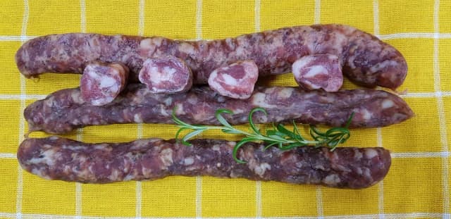 Kiełbasa palcówka wędzona - tradycyjny smak, który musisz spróbować Kiełbasa palcówka wędzona - tradycyjny smak, który musisz spróbować