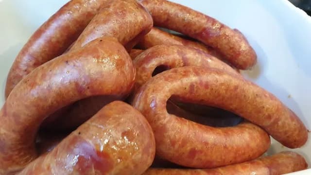 Najlepszy przepis na kiełbasę kruchą, który zawsze się udaje Najlepszy przepis na kiełbasę kruchą, który zawsze się udaje