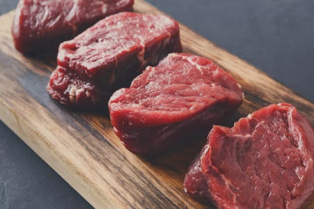 Ile kosztuje kilogram wołowiny? Ceny, które mogą Cię zaskoczyć Ile kosztuje kilogram wołowiny? Ceny, które mogą Cię zaskoczyć